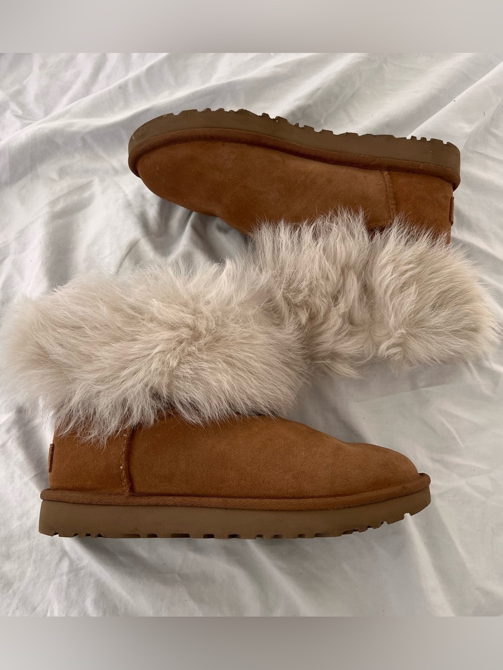UGG MILLA WOMEN ANKLE BOOTS SUEDE EXPOSED FUR CHESTNUT // size 8
